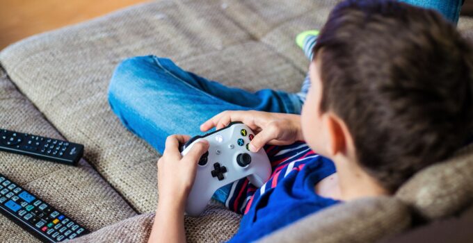 What Are the Helpful Tips for Healthy Gaming Every Day?