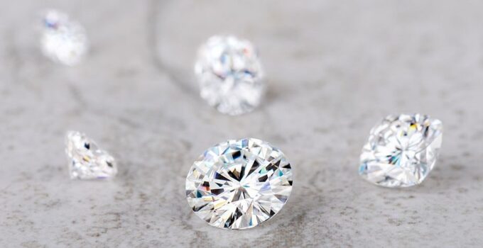 Knowing How Diamonds and Moissanite Compare