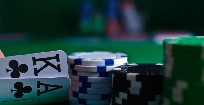 Should You Stick to Your Strategy or Improvise When Playing Online Poker?