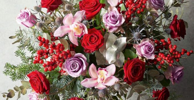 10 Best Flower Arrangements To Buy This Christmas