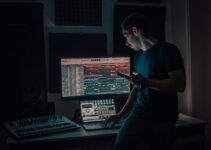 How Many Monitors Do You Need for a Home Studio – 2024 Guide