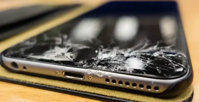 How Hard Is It To Fix A Cracked Phone Screen?