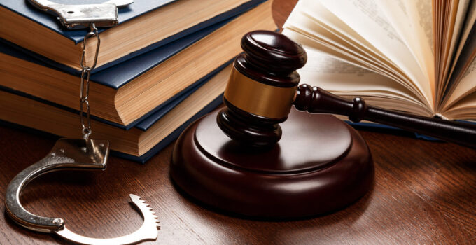 When to Look for a Criminal Defense Lawyer