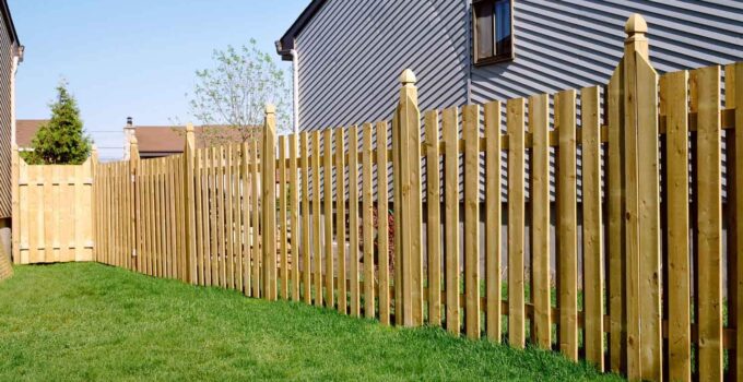 What Type of Wood to Choose for Building a Fence: 10 Tips
