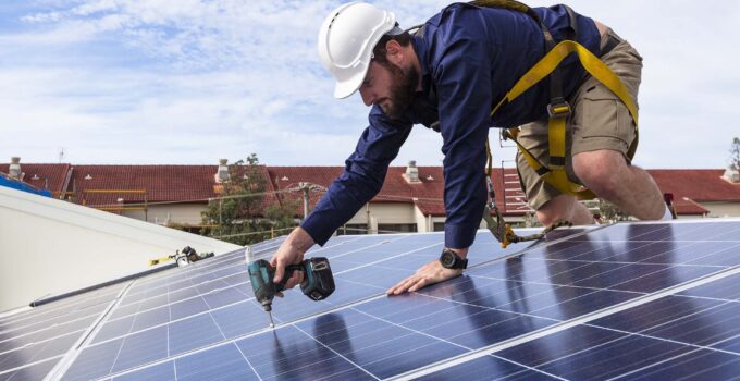 10 Benefits of Installing Solar Panels for Your Business