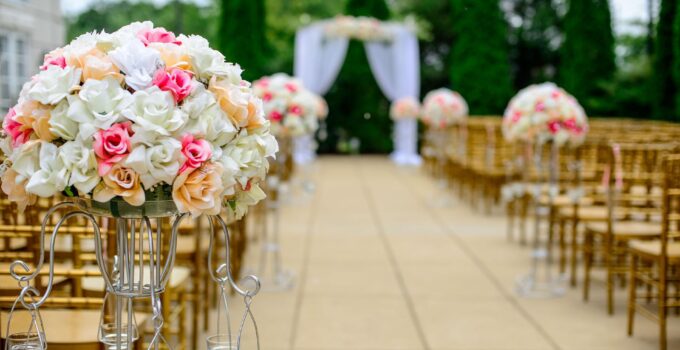 Indoor vs. Outdoor Wedding Venues